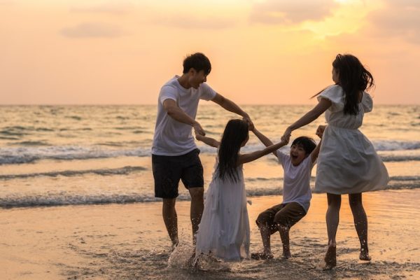 asian-young-happy-family-enjoy-vacation-beach-evening-dad-mom-kid-relax-playing-together-near-sea-when-silhouette-sunset-lifestyle-travel-holiday-vacation-summer-concept_7861-2444